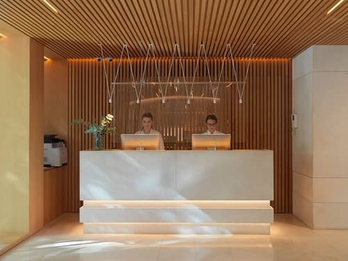 Hotel Saratoga, Reception