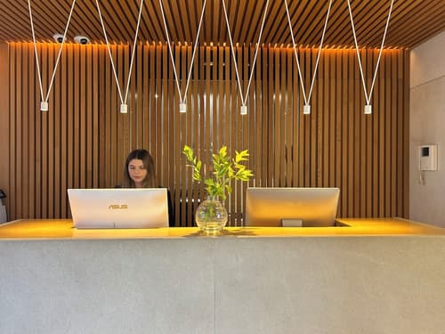 Hotel Saratoga, Reception