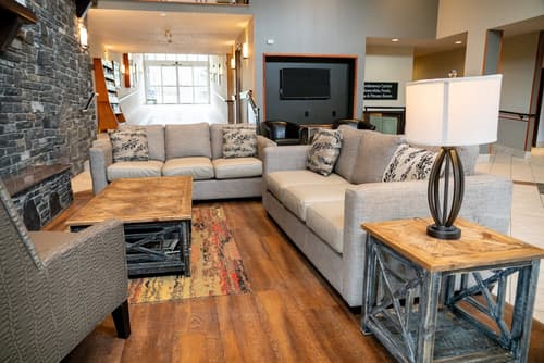 Pocaterra Inn and Waterslide, Lobby