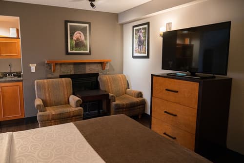 Pocaterra Inn and Waterslide, Room