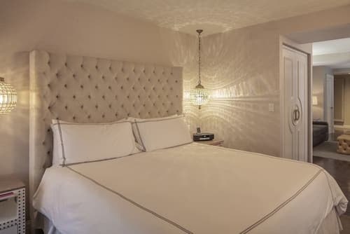 The Manhattan Club, Room