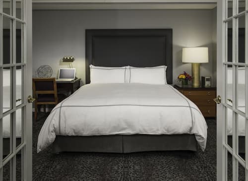 The Manhattan Club, Room