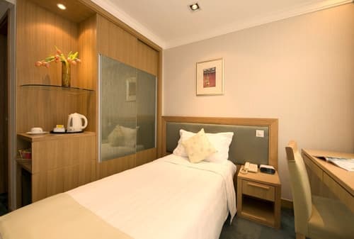 Bishop Lei International House, Room