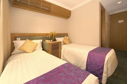 Bishop Lei International House, Room