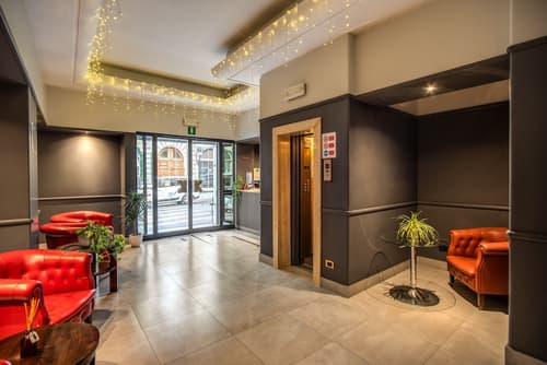 Hotel King, Reception