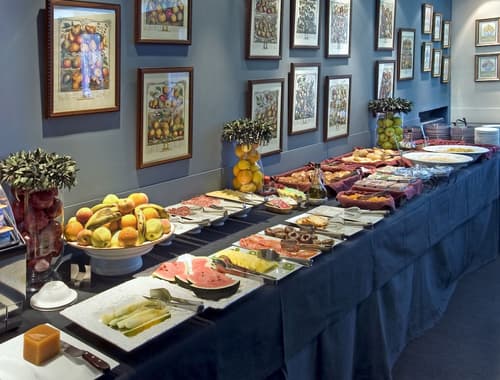 Hotel Moderno Puerta del Sol, Breakfast buffet