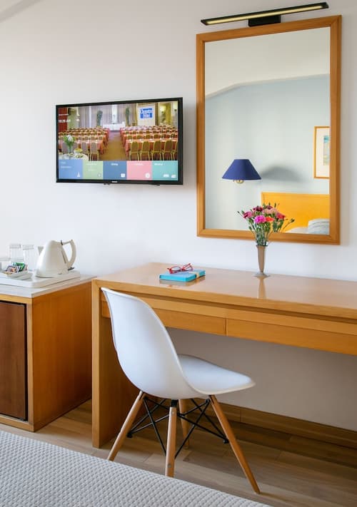 Cleopatra Hotel, Room