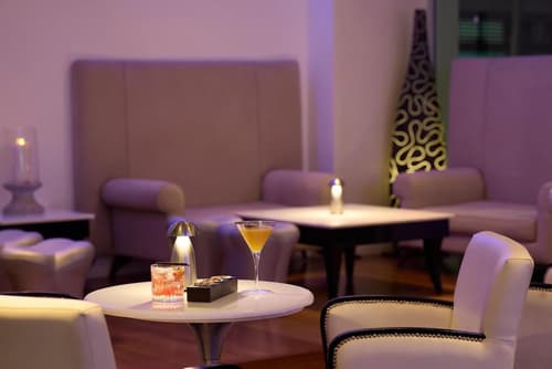 Mediterranean Beach Hotel, Lobby