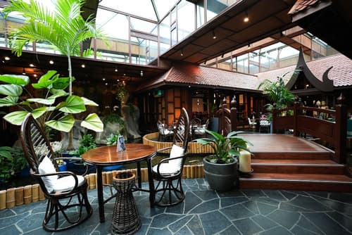 Mövenpick Grand Al Bustan Dubai, Restaurant