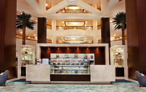 Mövenpick Grand Al Bustan Dubai, Lobby lounge