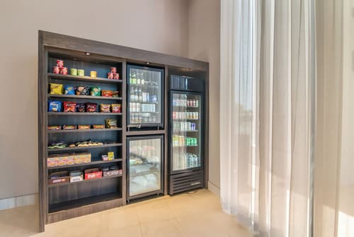 Hourglass Hotel, Trademark Collection by Wyndham, Snack bar