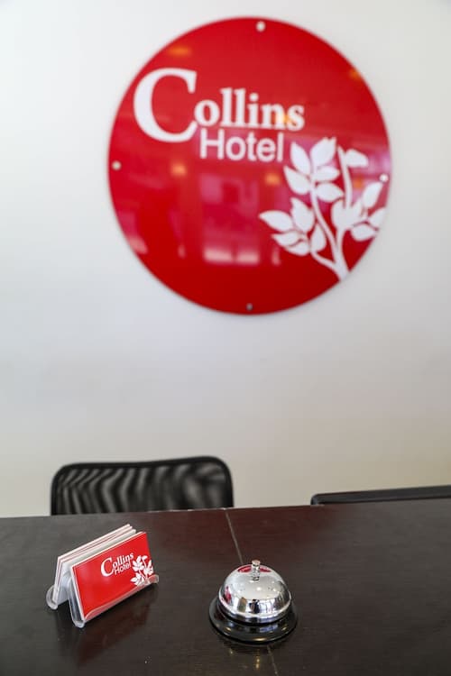 Collins Hotel, Reception