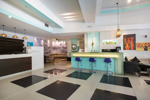 Metropolitan Hotel, Reception