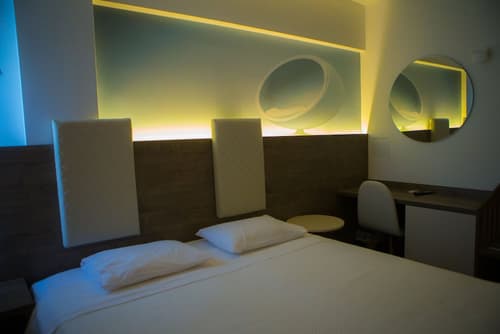 Metropolitan Hotel, Room