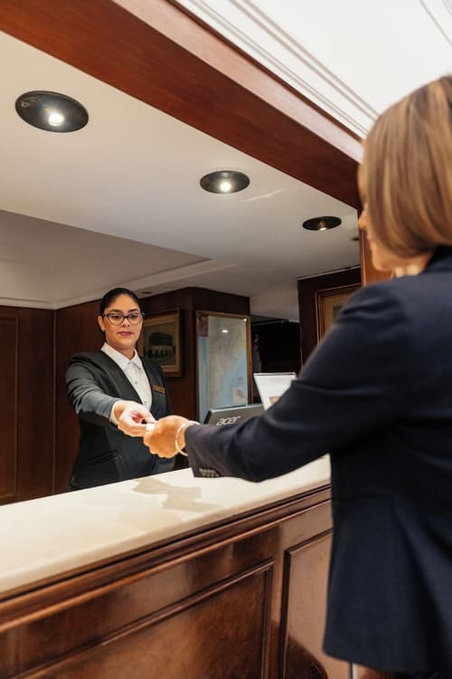 Dorá Hotel Buenos Aires, Reception