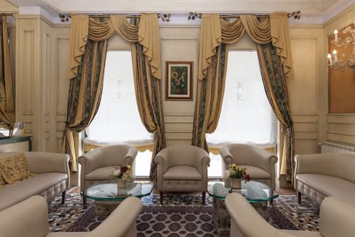 Hotel Riviera, Lobby sitting area