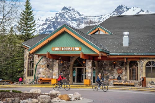 Lake Louise Inn, Lobby