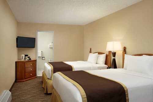 Lake Louise Inn, Room