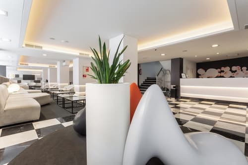 Hotel Monte Carmelo, Reception