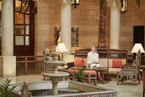 Mövenpick Resort Petra, Reception