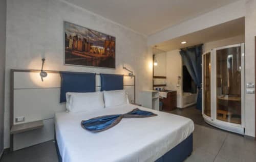 Hotel California, Primary image