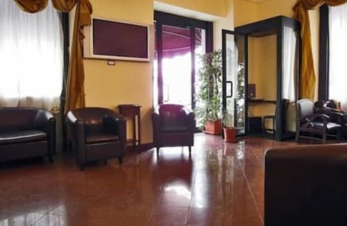 Hotel California, Lobby