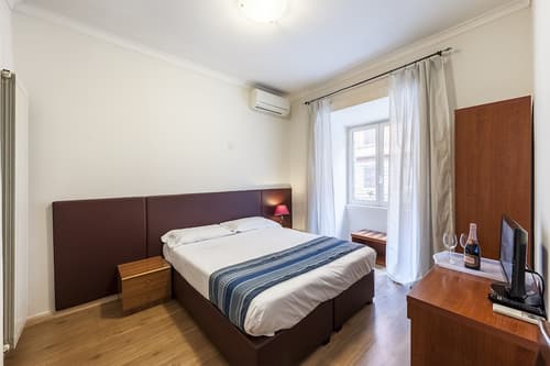 Hotel California, Room