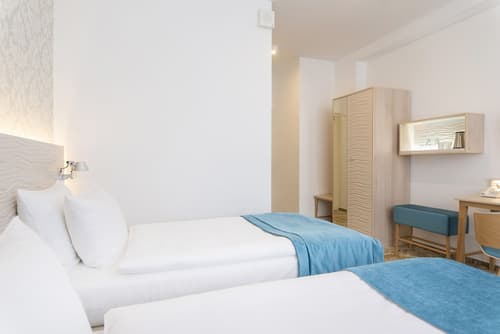 Metropol Hotel, Room