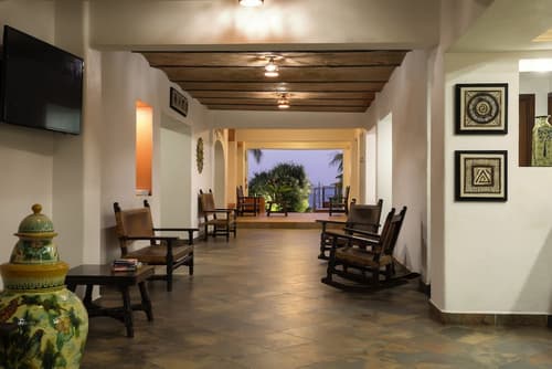 El Pescador Hotel, Lobby