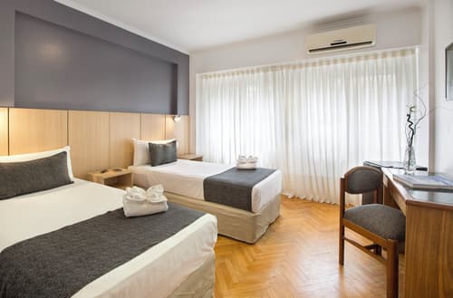 Hotel Sheltown, Room