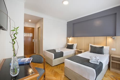 Hotel Sheltown, Room