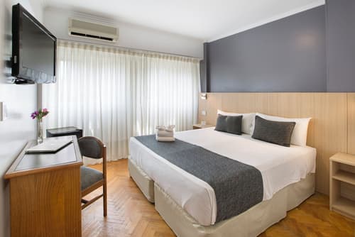 Hotel Sheltown, Room