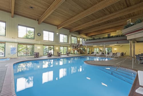 Holiday Inn Express Holland by IHG, Pool