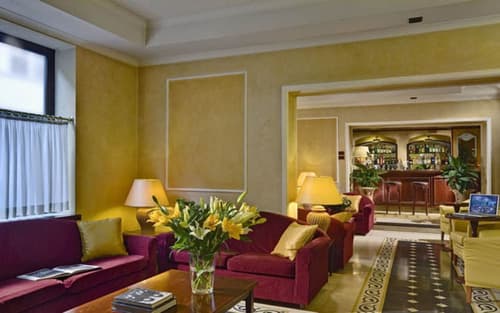 Corona D'italia, Lobby