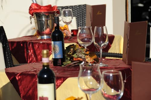 Hotel California, Food court