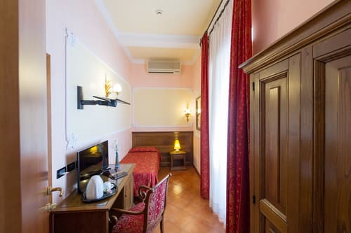 Hotel California, Room