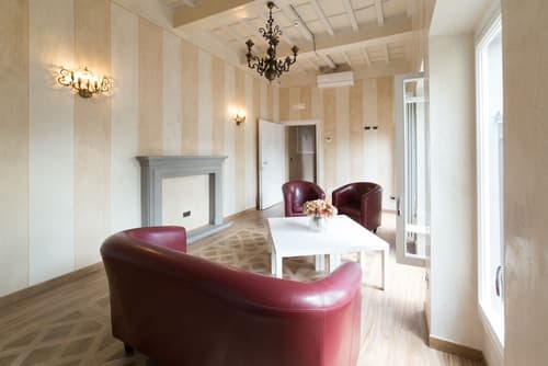 Hotel California, Lobby sitting area