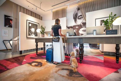 Hotel Indigo Melbourne on Flinders by IHG, Reception