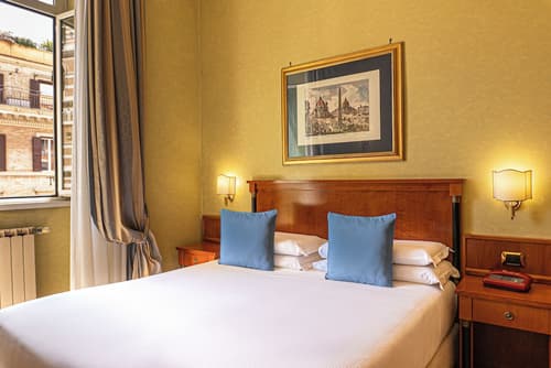 Hotel Miami, Primary image