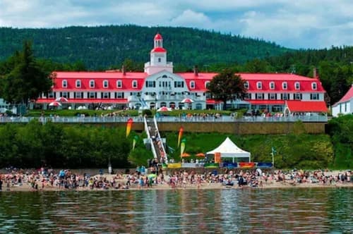 Hôtel Tadoussac, Front of property