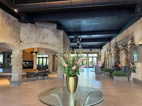 Tuscany Suites & Casino, Interior entrance