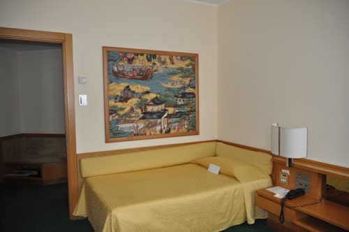 Galileo Hotel, Room
