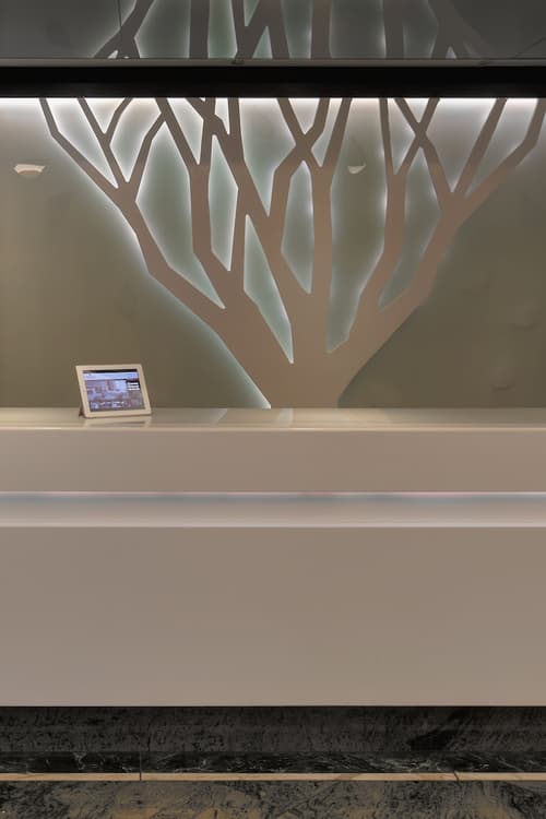 Stanford Hillview Hotel, Reception