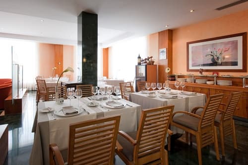 Elba Vecindario Aeropuerto Business & Convention Hotel, Dining