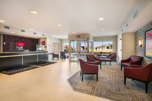 Red Roof Inn PLUS+ Boston - Logan, Lobby
