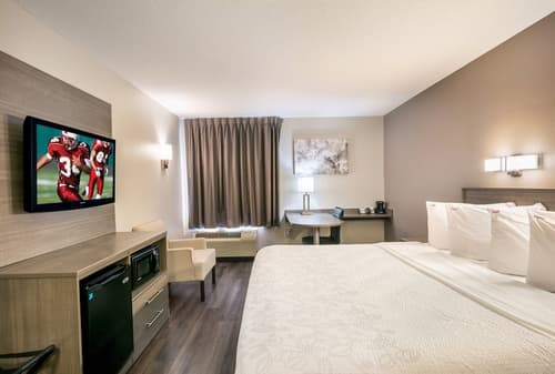 Red Roof Inn PLUS+ Boston - Logan, Room