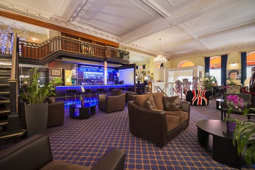 LHotel Montreal, Lobby sitting area