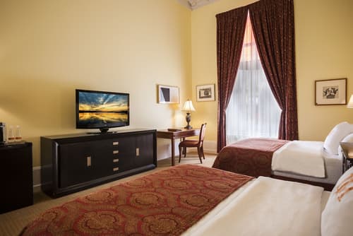 LHotel Montreal, Room