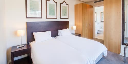 Waterfront Village, Room