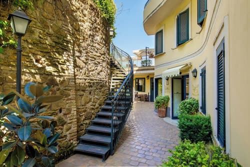 Hotel Alessandrino, Exterior